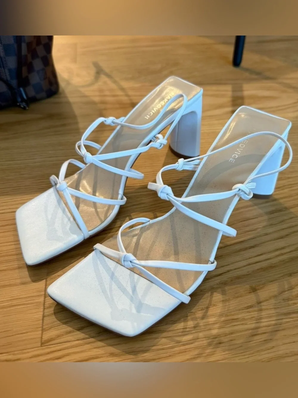 nakedvice jas white